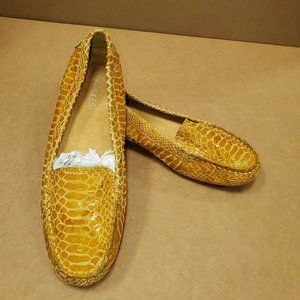 Women's Aerosoles "snake skin" loafers mustard yellow size 7